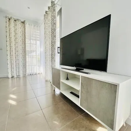 Luminoso Cerca Salera Apartment
